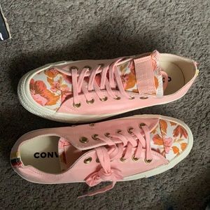 Pink low top convers